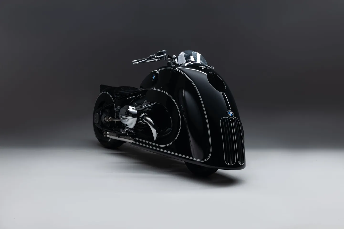 Motocikls BMW R 18 “Spirit of Passion” no Kingston Custom