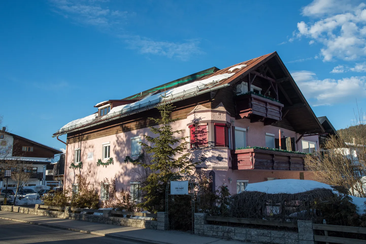 Kurikuulsaks saanud dopingukontor Villa Edeltraud zum See, mis asub sadakond meetrit Austria koondise hotellist.