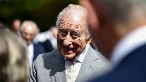 «Kuningas on surnud!» Briti raadiojaama šokeeriv apsakas pani eetri 15 minutiks vaikima