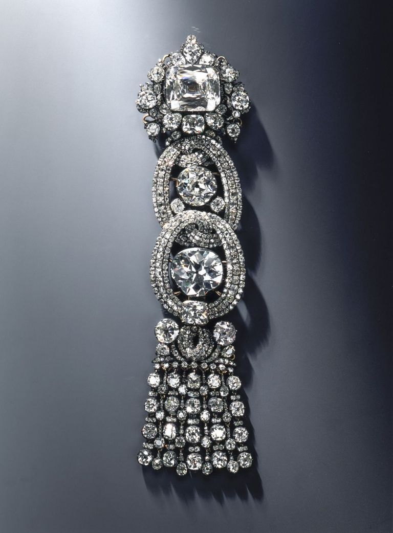 Dresdeni lossimuuseumist varastatud ehe, mille ülaosas on üle 10 miljoni euro maksev valge teemant.