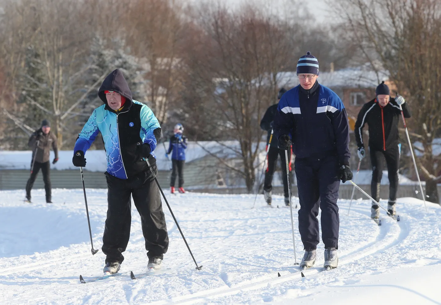 Suusatajad Tähtvere spordipargis.