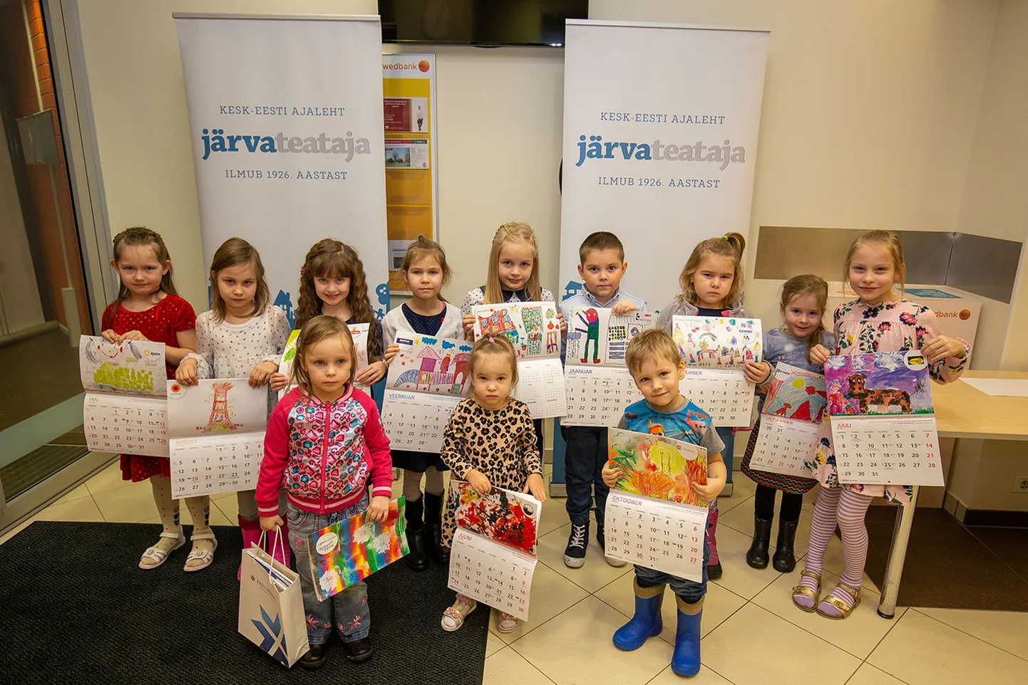 Järva Teataja laste joonistusvõistluse "Mina märkan!" tunnustamine. 
Foto: Dmitri Kotjuh/ Järva Teataja