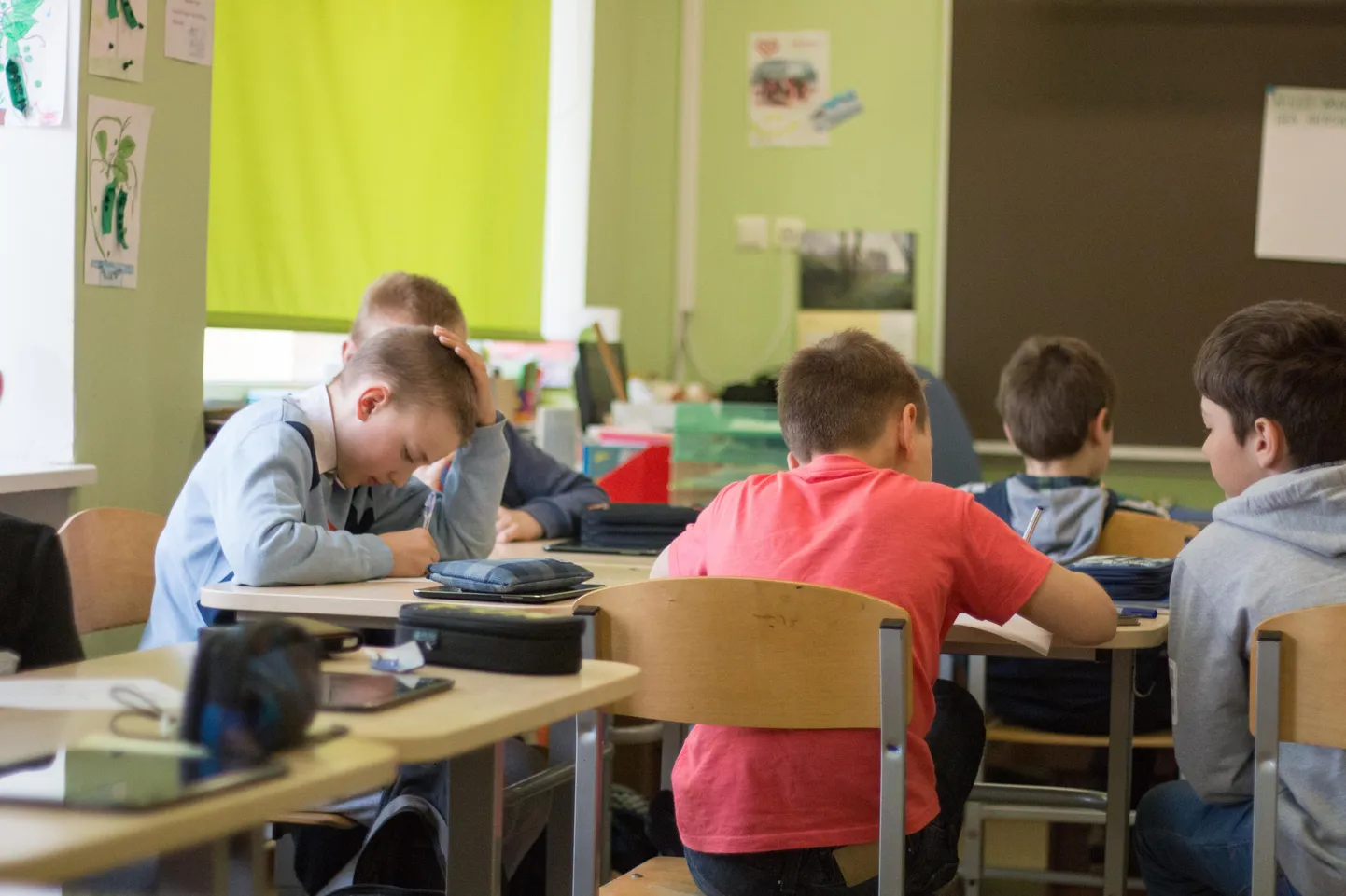 Valga Priimetsa kooli 4.b klassi õpilastele viidi peale virtuaaltundi läbi mõttetalgud, mille käigus lapsed esmalt kahekaupa ja seejärel gruppides mõtlesid välja küsimusi neid huvitavatel teemadel.