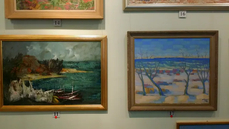 Johannes Saarniidu "Sadam" koos August Pulsti teosega "Vaade merele Viimisist".