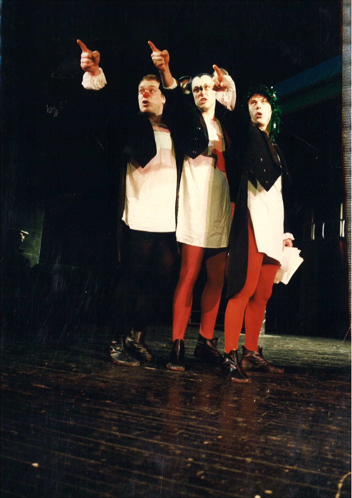 ROKKISID TÄIEGA: Tarvo Sõmer, Velvo Väli ja Ardo Ran Varres 1996. aasta lavastuses "Shakespeare'i kogutud teosed".