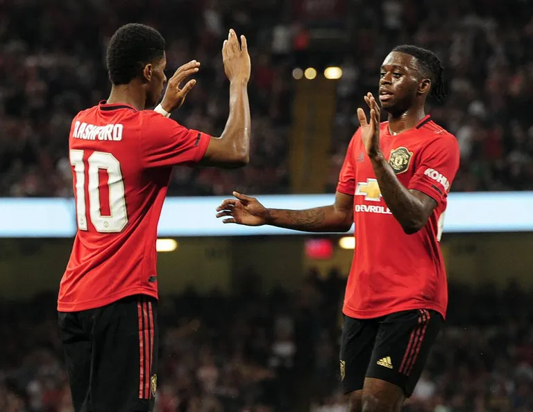 Manchester United tugevdas kaitseliini Aaron Wan-Bissaka (paremal) näol.