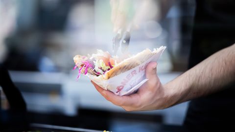 DÖNERIGA KAASA LAPILINE VORM ⟩ Saksamaa värbab uusi sõdureid kebabipakendite abil