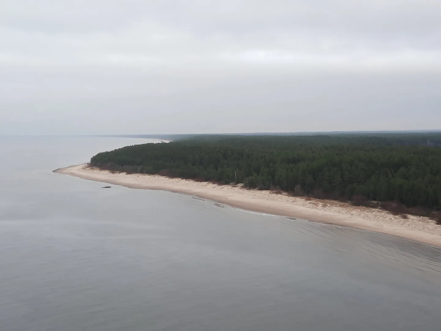 Selline pilt avaneb meie idanaabritele Narva piirivalvekordoni Narva-Jõesuu teenistuskoha vaatetornist.