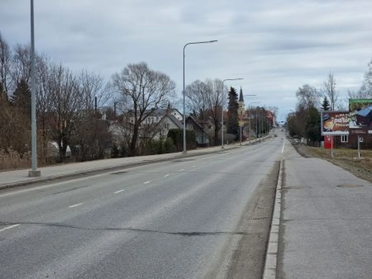 Esimesena võetakse ette lõik Vanajõe sillast Roosi tänavani.