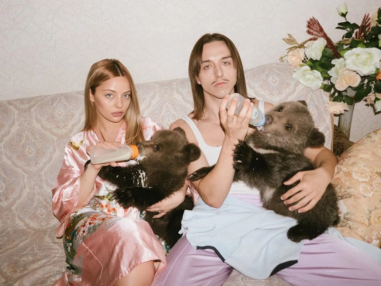 Катя Кищук и Tommy Cash с медвежатами.