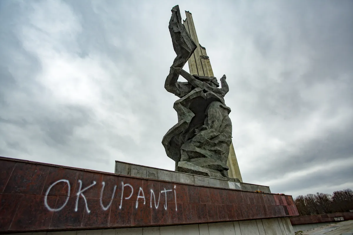 Надпись на памятнике в парке Победы