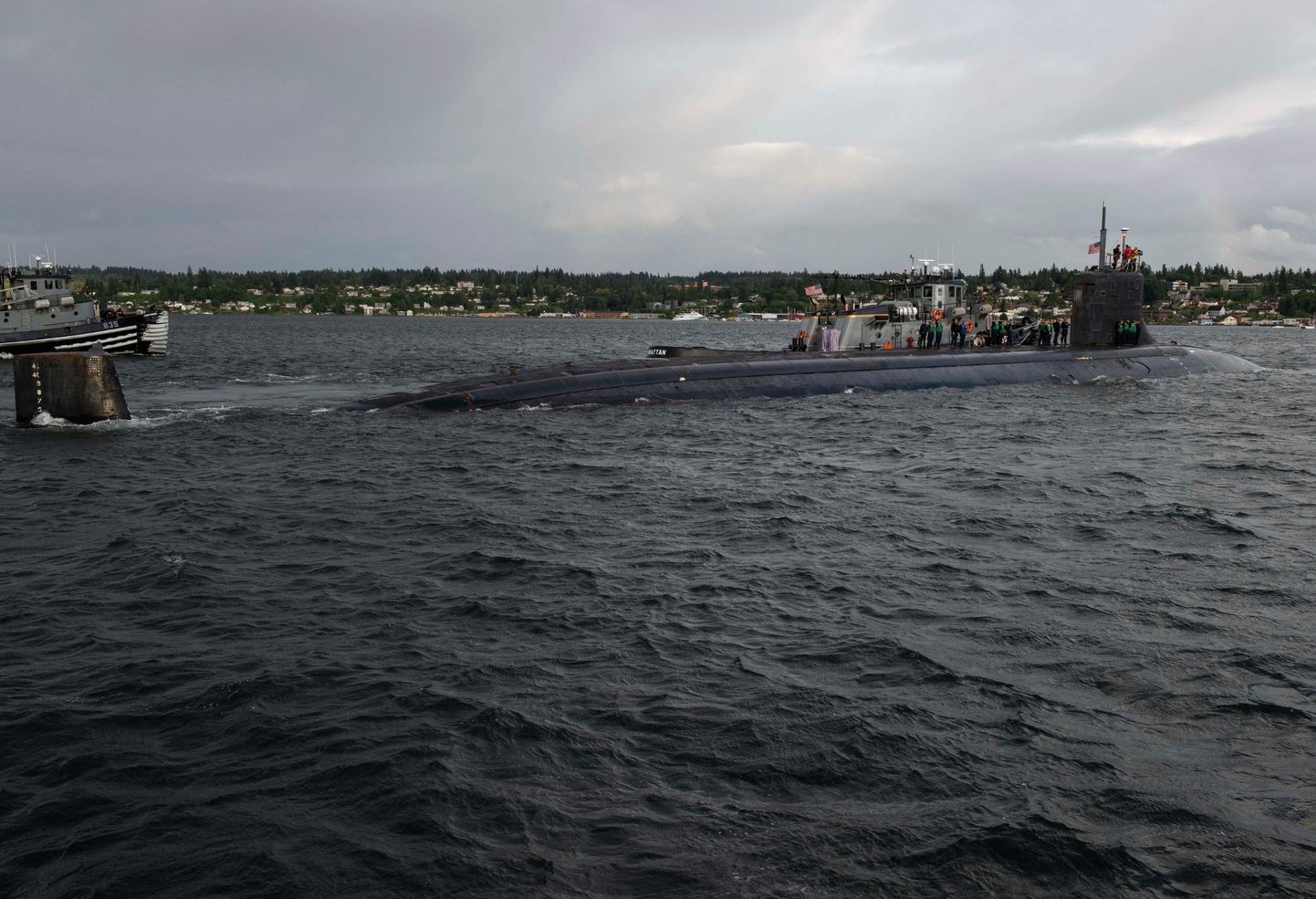 USS Connecticut lahkumas Kitsap-Bremertoni mereväebaasist.