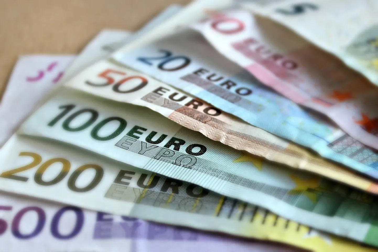 Eesti võtab 120 miljonit laenu.
