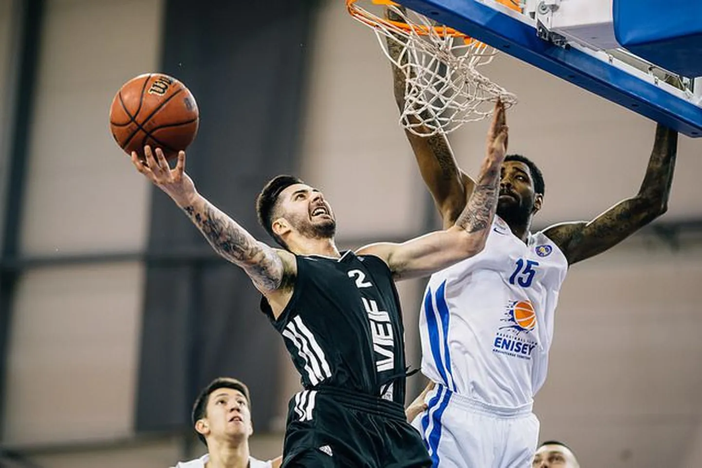 Riia VEF-i tagamängija Alex Perez viskas eile 15 punkti.