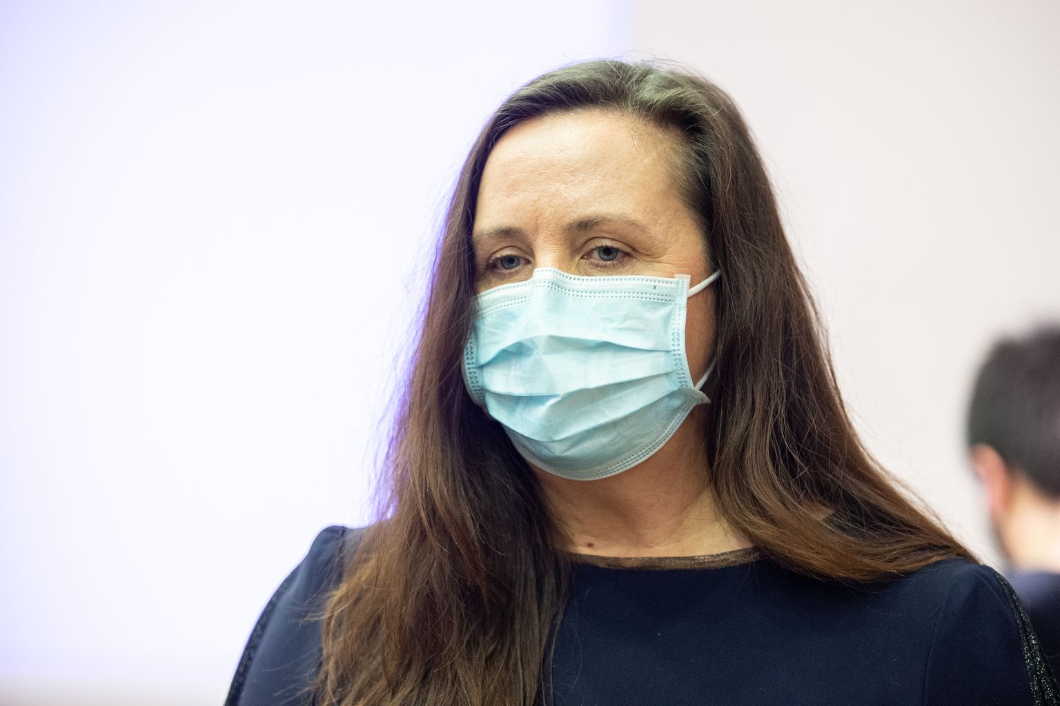 По словам Марье Муузикус, ношение маски - это сейчас самый эффективный способ замедлить стремительное распространение омикрон-штамма коронавируса.