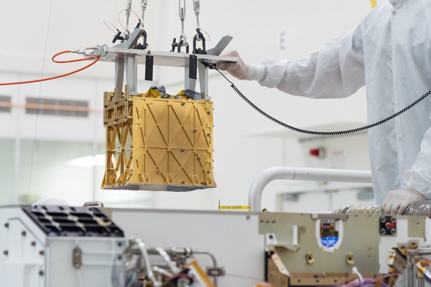 Марсоход Perseverance успешно испытал прибор для добычи кислорода из марсианской атмосферы.