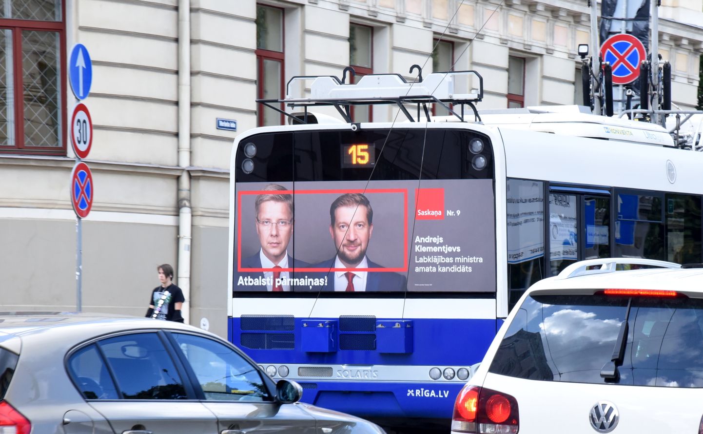 Partijas "Saskaņa" 13.Saeimas vēlēšanu reklāma uz sabiedriskā transporta