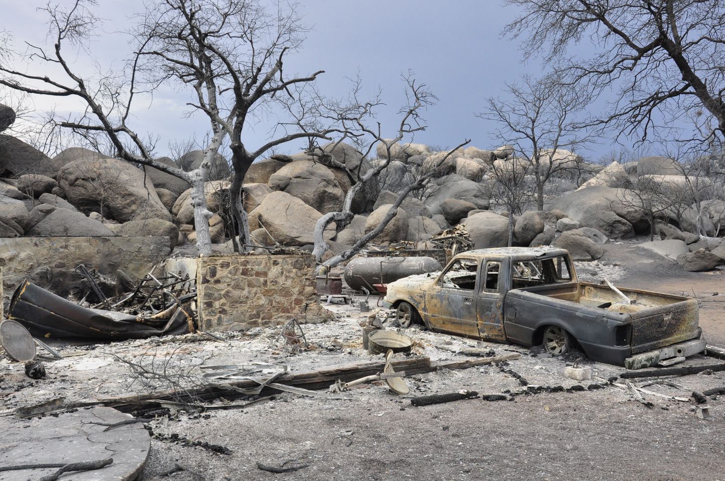 Tulekahju lõõmab Arizonas ligi 33 ruutkilomeetril ning on hävitanud üle saja kodu.