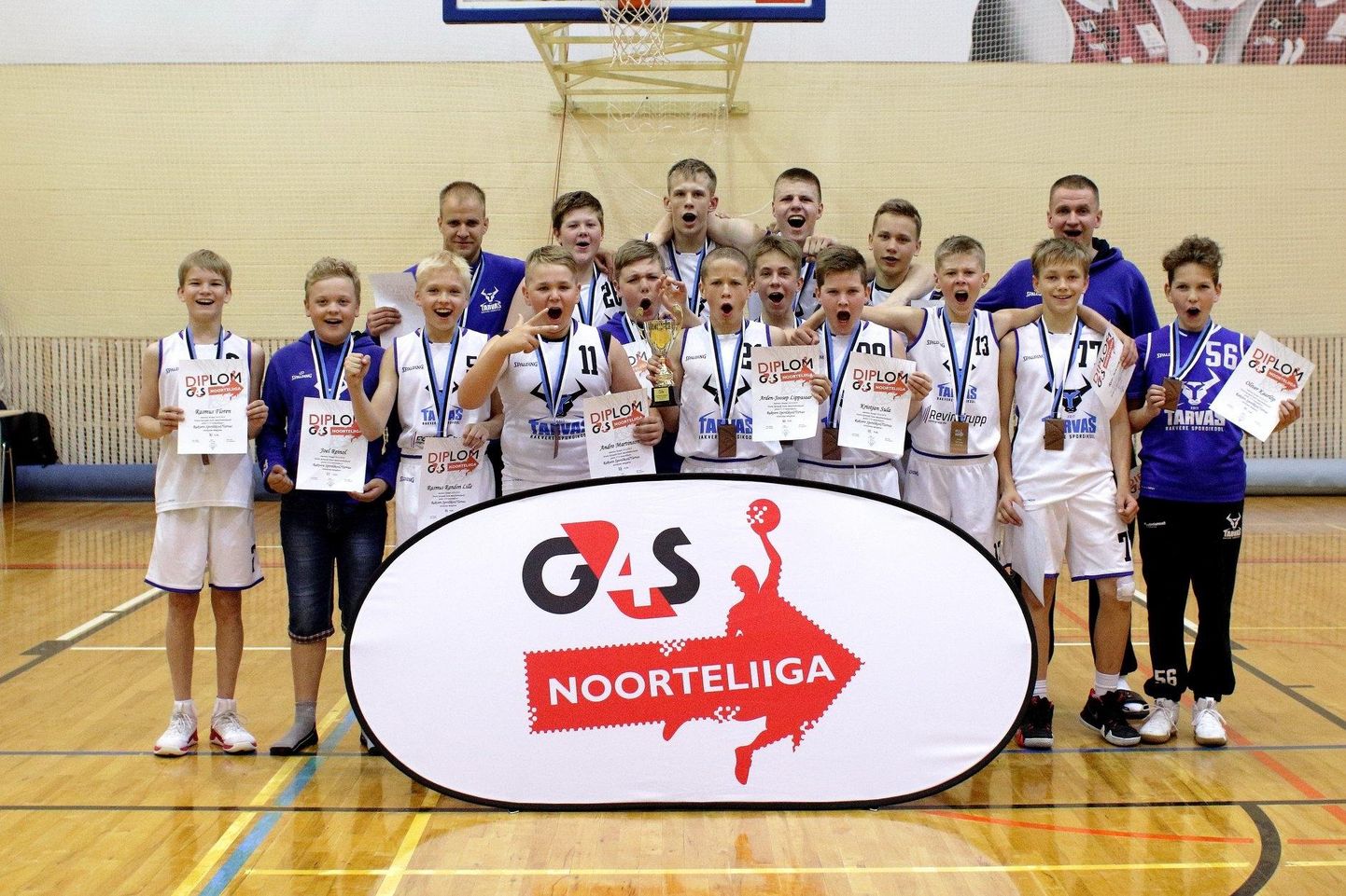 Rakvere noormehed pälvisid Eesti meistrivõistlustel treenerite Tõnis ja Madis Putko juhendamisel kolmanda koha.