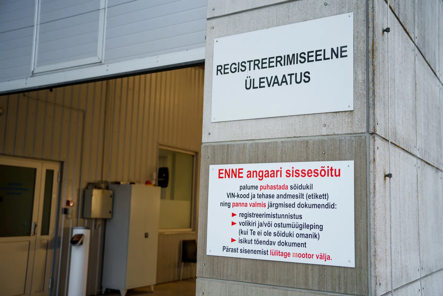 Transpordiameti teenindusbüroodes olid eelmise aasta lõpus pikad järjekorrad, kuid nüüd on seal olukord stabiilsemaks muutunud. Uusi autosid on tänavu jaanuaris registreeritud lausa kolm korda vähem kui 2024. aastal samal ajal.