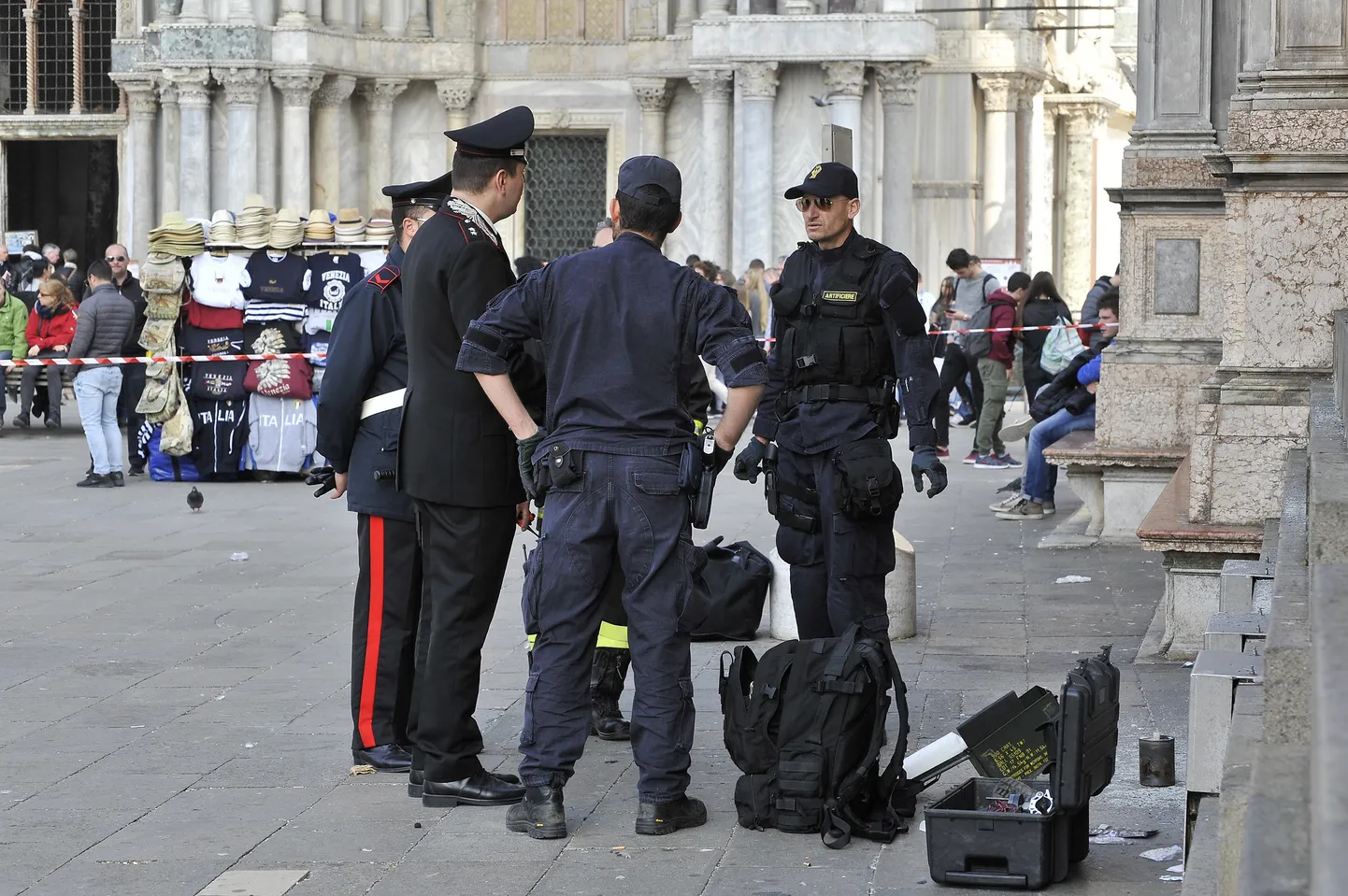 Итальянские полицейские.
