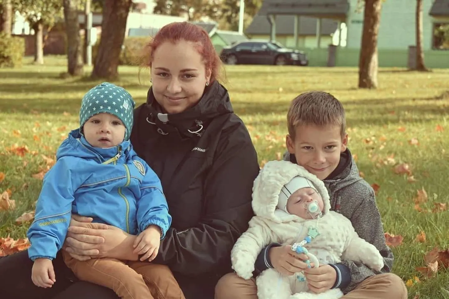 Helena Gulbis koos poegade Kalmeri, Oliveri ja Kennethiga.