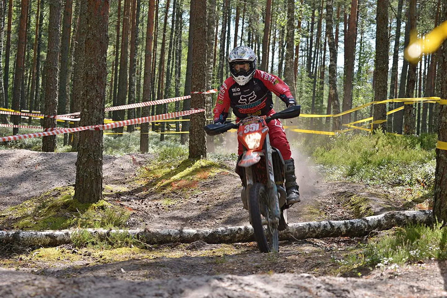 Võrtsjärve enduurol saab näha lisaks Eesti paremikule meie lähinaabreid. Fotol on Viljandimaa juurtega enduurosõitja Elary Talu.