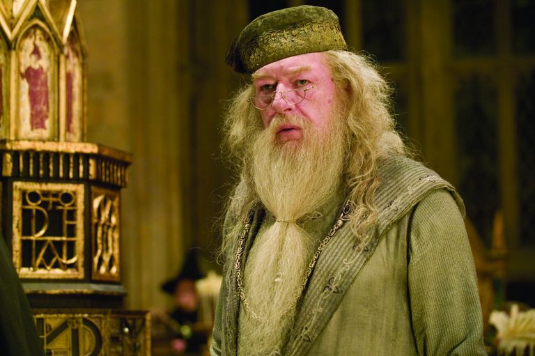 Michael Gambon Albus Dumbledore'ina filmis «Harry Potter ja tulepeeker».