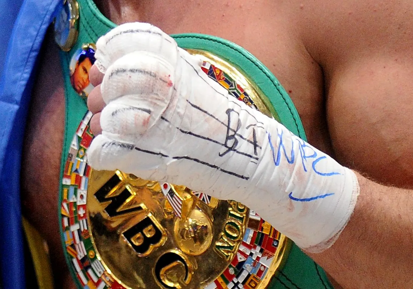 Пояс WBC.