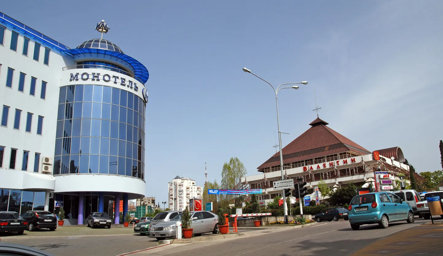 Kaks Sotši hotelli - Monotel ja Valentin (paremal).