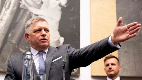 Slovākijas premjers Fico plāno tikties ar Putinu un Zelenski