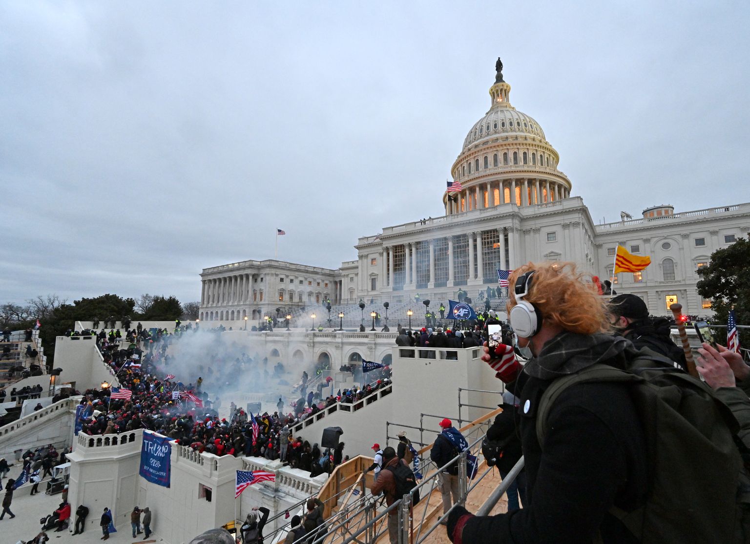 USA presidendi Donald Trumpi toetajad protestisid Washingtonis ja ründasid Kapitooliumit