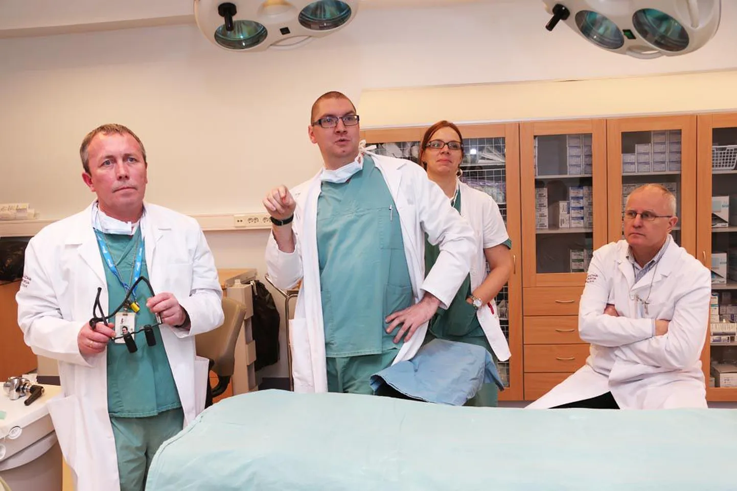 Команда, проводившая операцию: хирурги клиники восстановительной хирургии Андрус Лоог, Ромек Мяртсин, резидент Пилле Кирьянен и хирург Олави Васар.