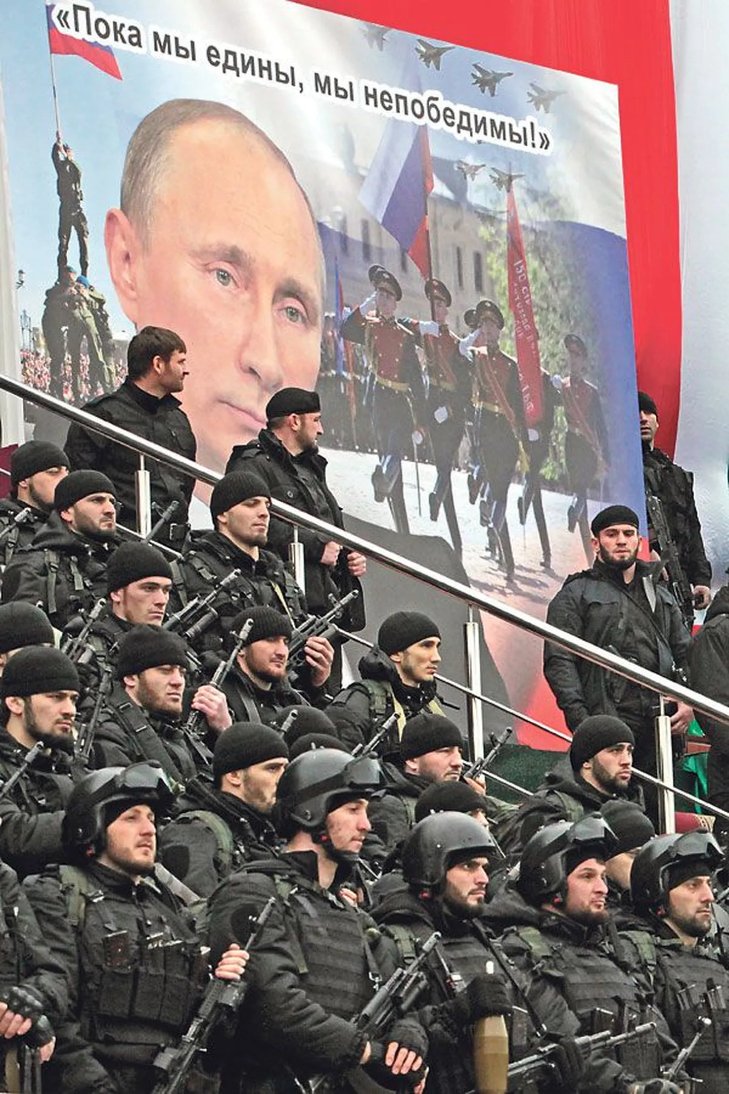 Бойцы чеченского спецназа 28 декабря 2014 года слушают речь Рамзана Кадырова, в которой он сказал, что  чеченцы в качестве волонтеров могли бы выполнять военные задачи, которые российские вооруженные силы выполнить не могут.