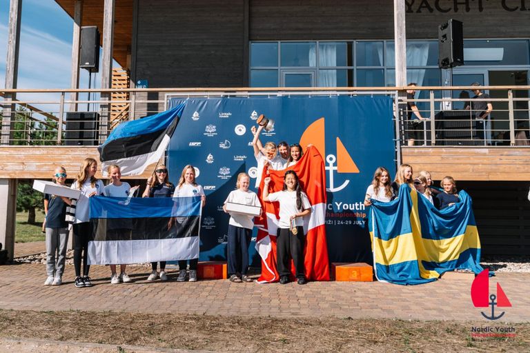 Eesti tüdrukud seilasid Lätis Kuivižis Põhjamaade noorte meistrivõistlustel hõbedavääriliselt.