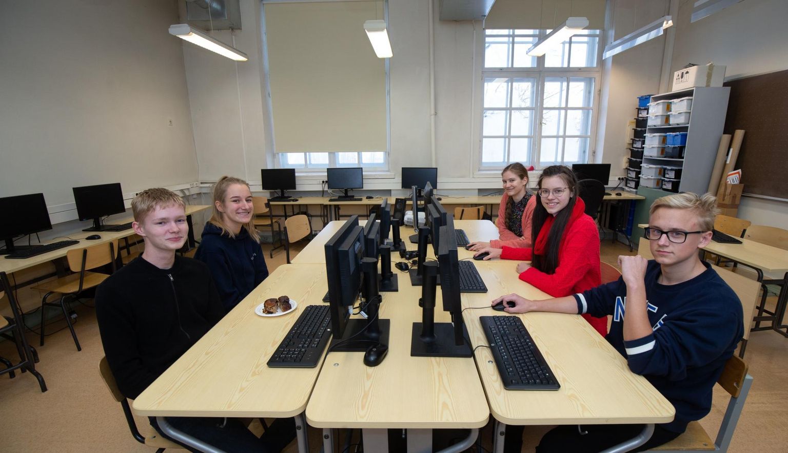 Selle laua ääres istuvad Miina Härma Gümnaasiumi õpilased olid ühed nendest, kes sooritasid 2019. aastal PISA testi ning aitasid Eestile kõrgeid tulemusi saavutada.