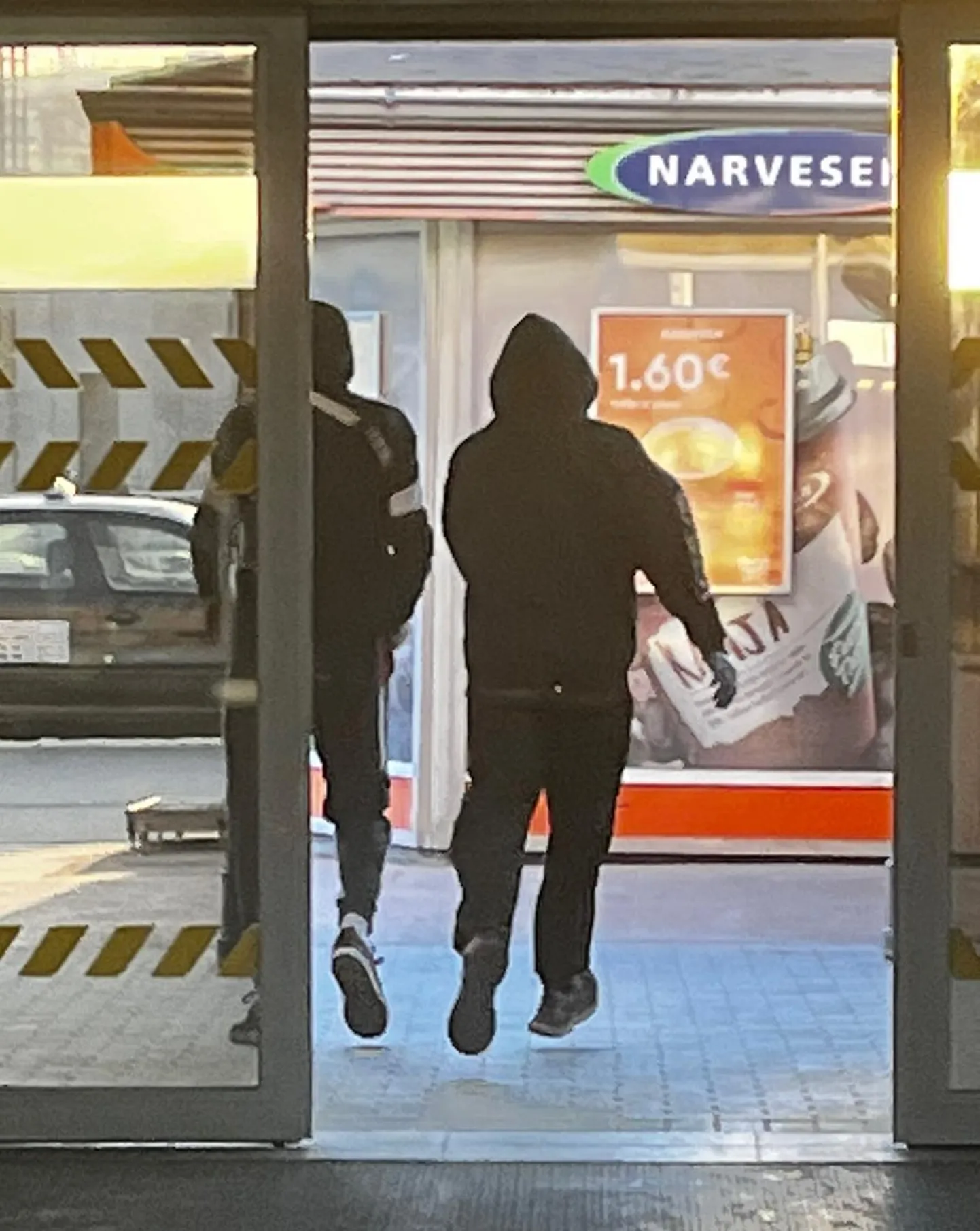 Предполагаемые преследователи мужчины на Рижском автовокзале