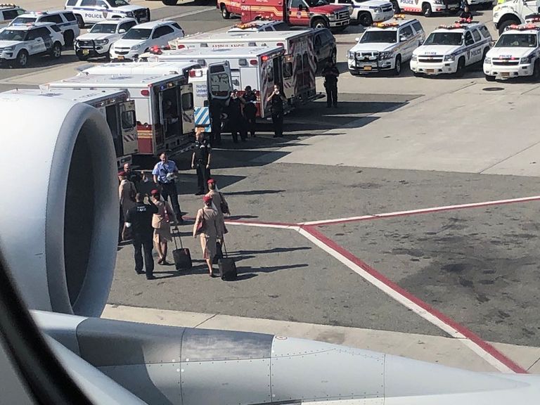 New Yorgi JFK lennujaam, kus Dubaist saabunud lennul olnud pandi karantiini