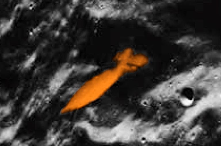 Ufoteoreetik Scott Waringi arvates on Kuu Watermani kraatris tulnukate emalaev (oranž)