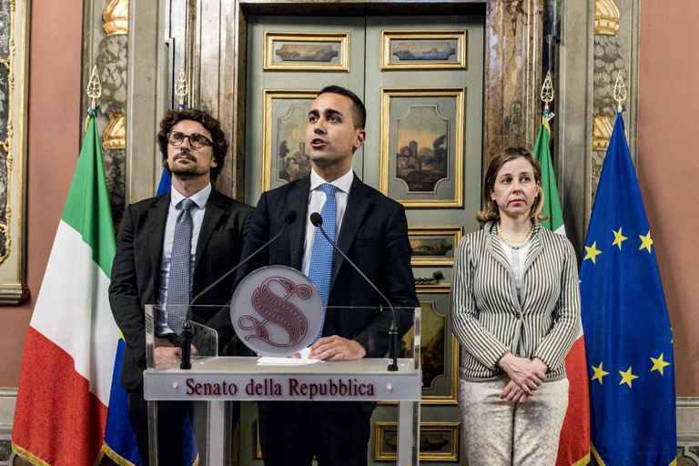 M5S liikmed. Paremal terviseminister Giulia Grillo, keskel erakonna juht Luigi Di Maio ja vasakul transpordiminister Danilo Toninelli.