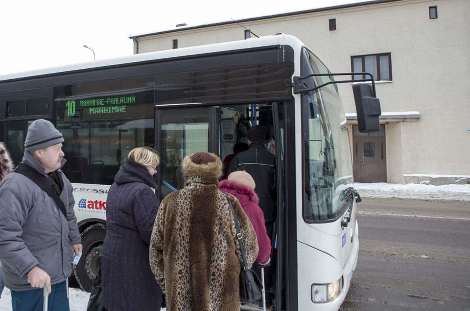 Hulk Viljandi pensionäre on nördinud, et nende linnaliinibussidega tasuta sõidu õigust piirati 14 korrale kuus – paljud neist käivad bussiga huviringis või näiteks väetimaid eakaaslasi hooldamas.