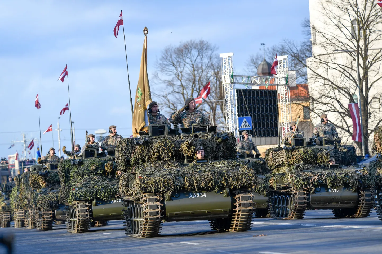 Läti armee tankid iseseisvuspäeva paraadil 18. november 2018.