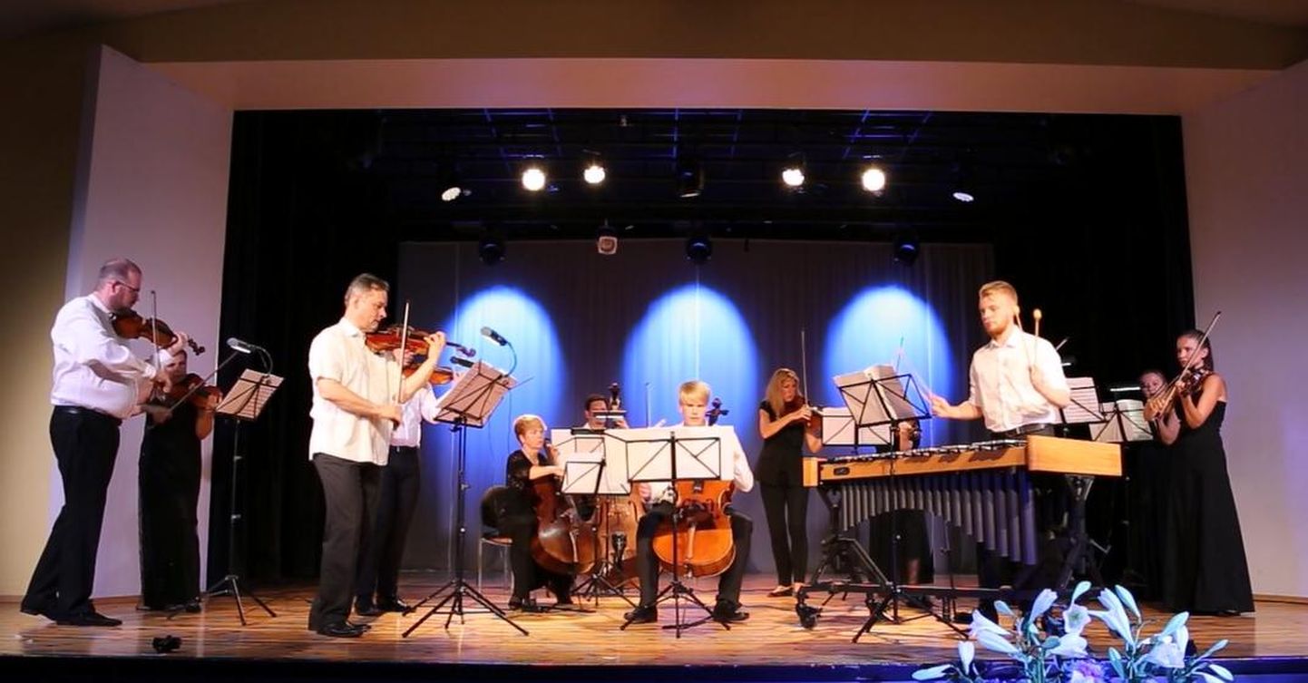 Eesti Sinfonietta annab aastalõpu kontserdi pärimusmuusika aidas.