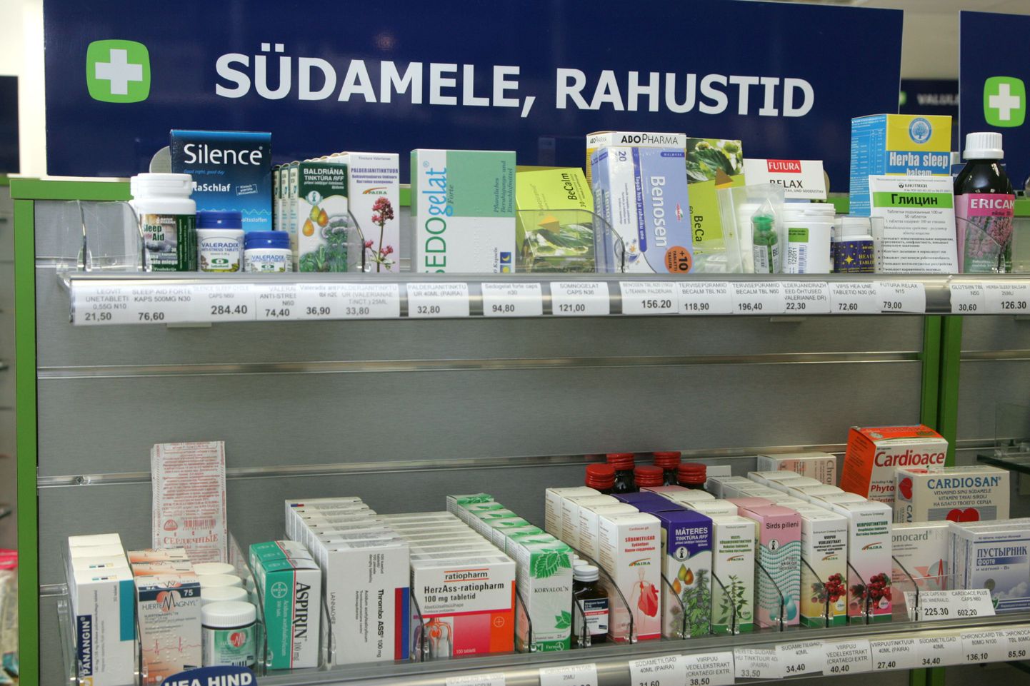 Пока все лекарственные препараты продаются только в аптеках.