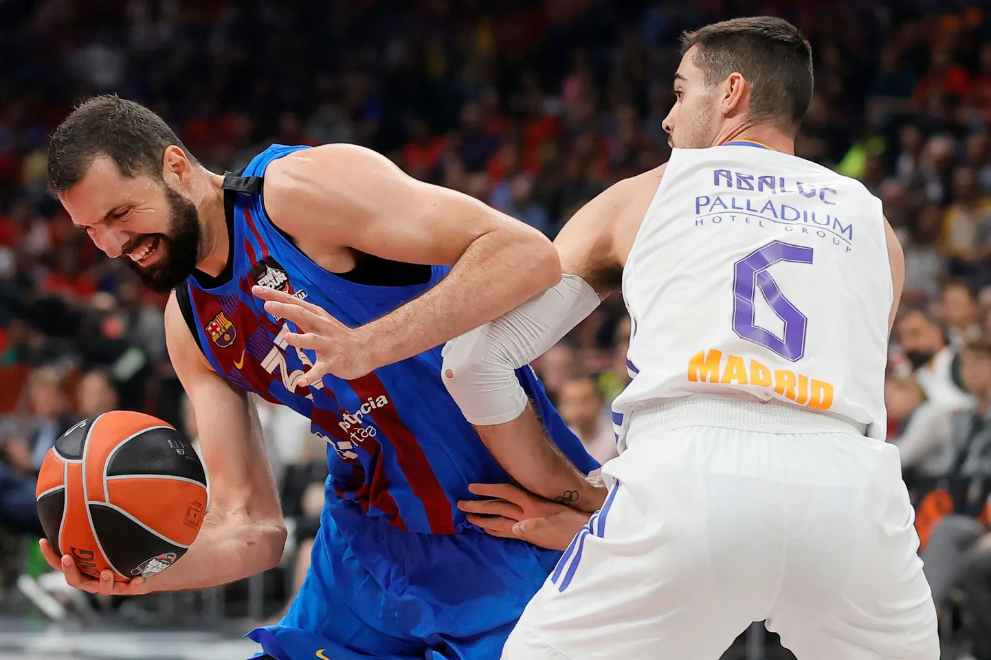 Nikola Mirotic (palliga) tegi küll ilusa mängu, aga Barcelonat see kaotusest ei päästnud.