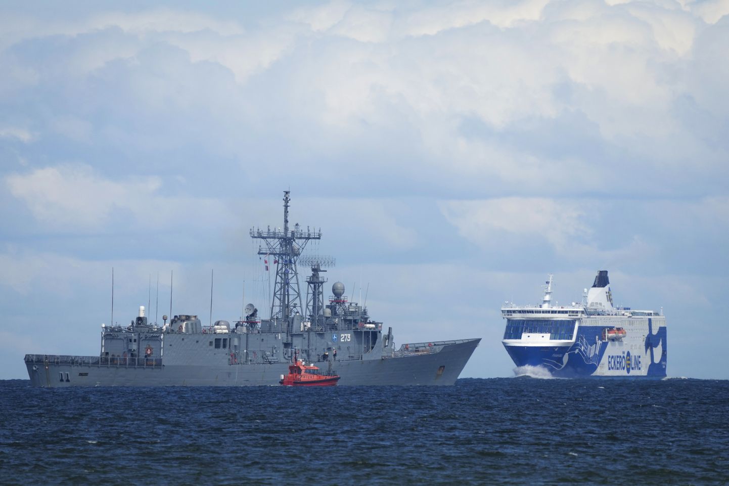 NATO sõjalaev Tallinna lähistel.