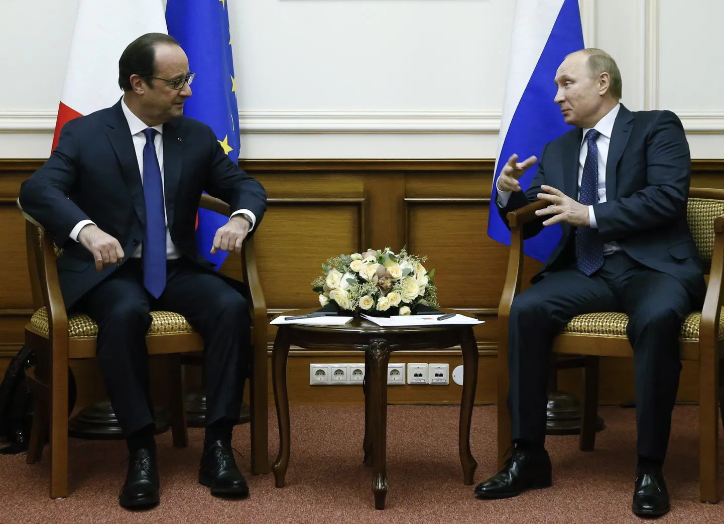 Франсуа Олланд и Владимир Путин во Внуково.
