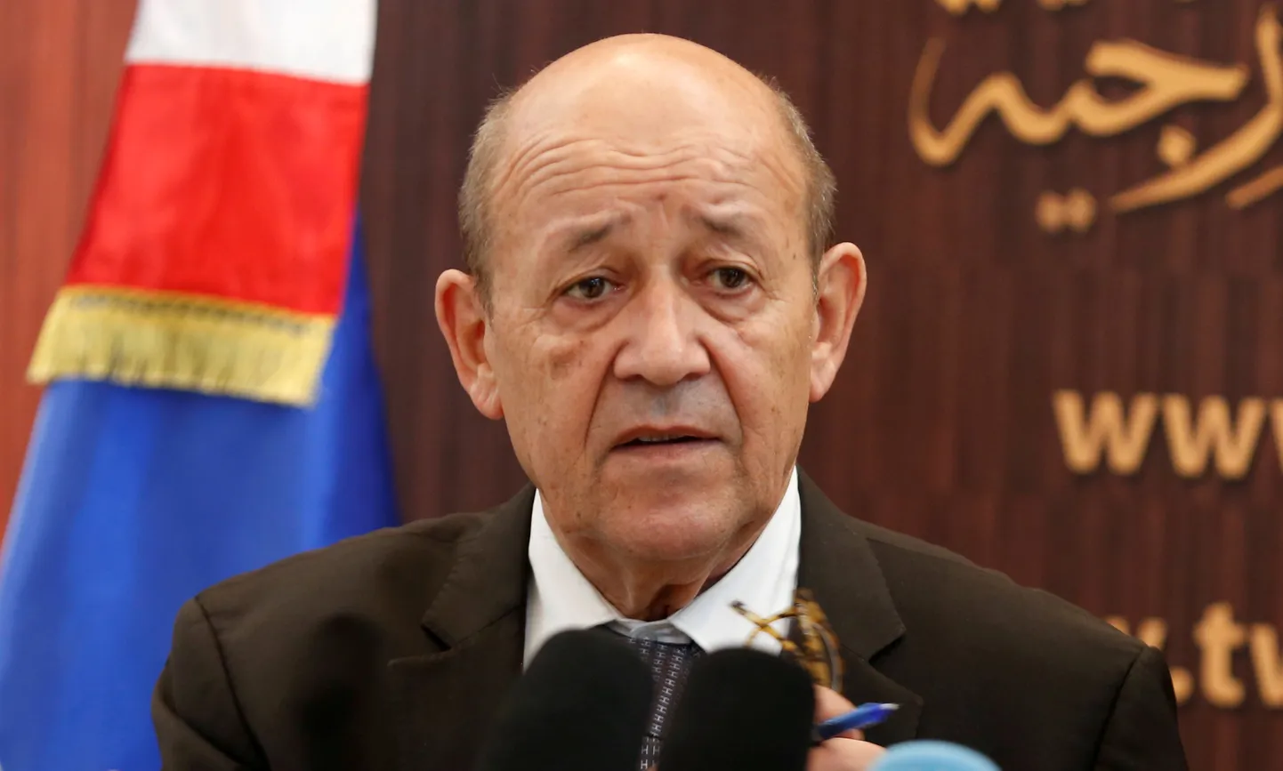 Prantsuse minister Jean-Yves Le Drian, kelleks sulid kehastusid.