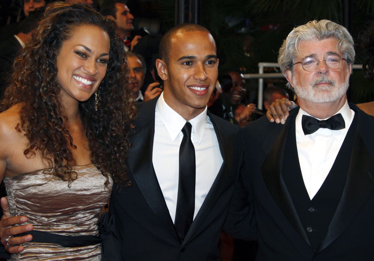 Lewis Hamilton ja Vivian Burkhardt koos George Lucasega