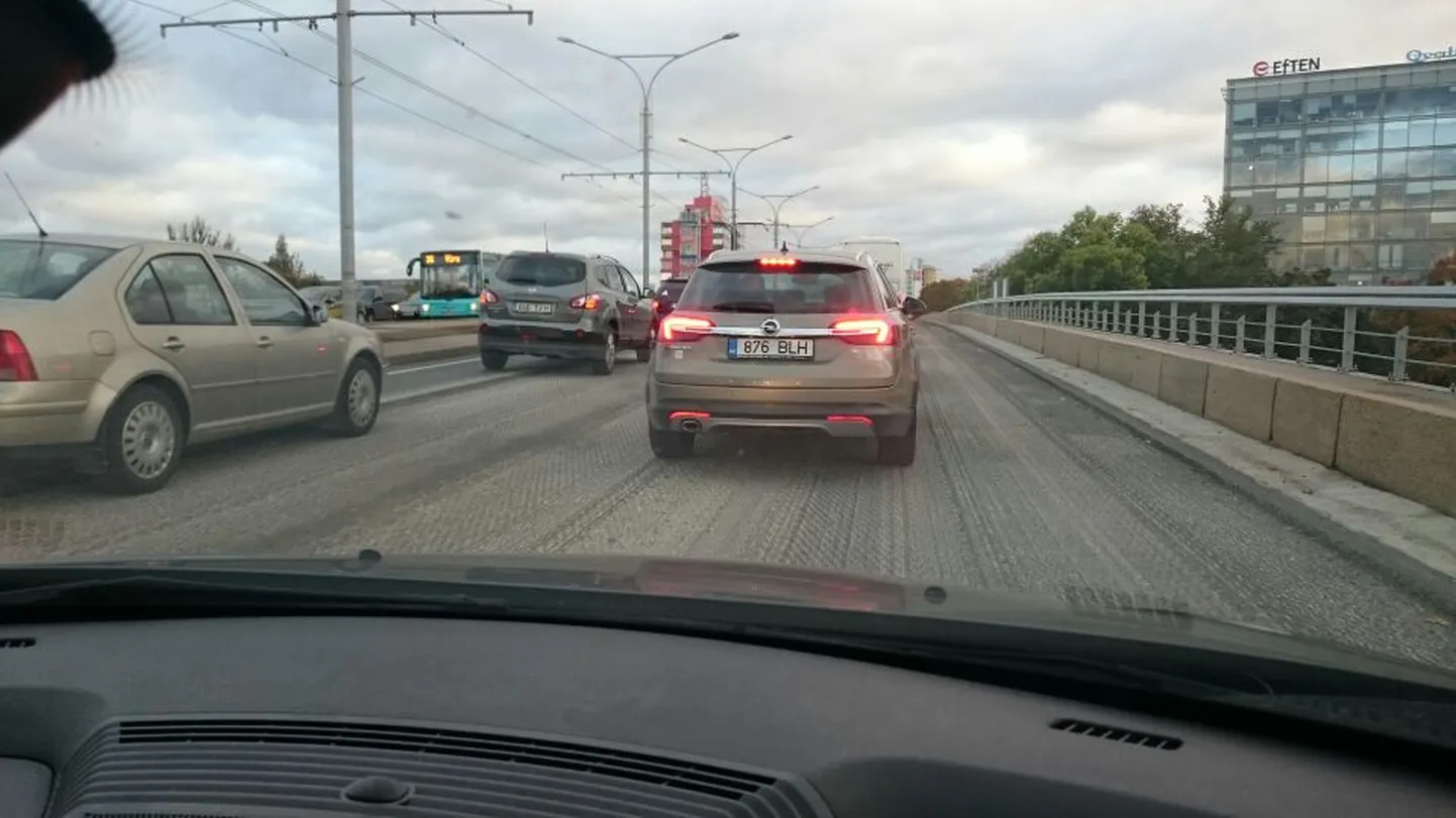 Pärnu maantee viaduktil võib teekatte remondi tõttu esineda liikluspiiranguid